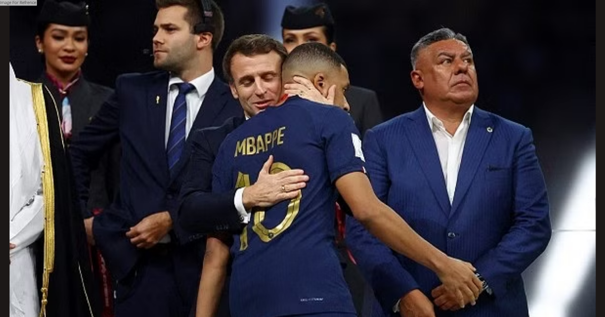 Macron consoles French football team after defeat to Argentina in FIFA World Cup final